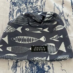 Skida Fishy Fish baby hat, grey and white